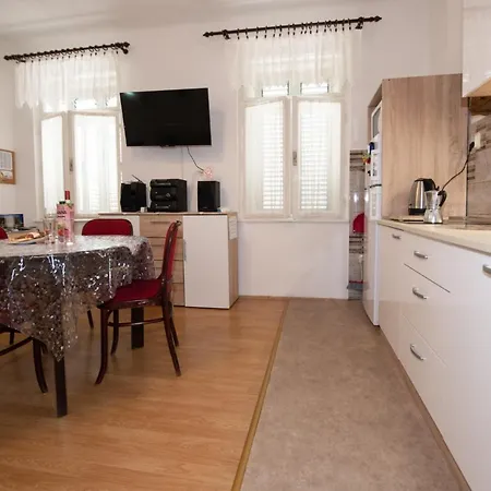 아파트 Apartman Paun 오파티아