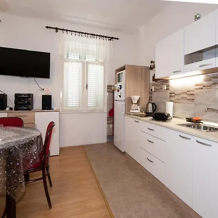 Apartman Paun דירה *