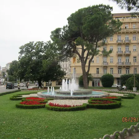 Apartman Paun * אופטיה